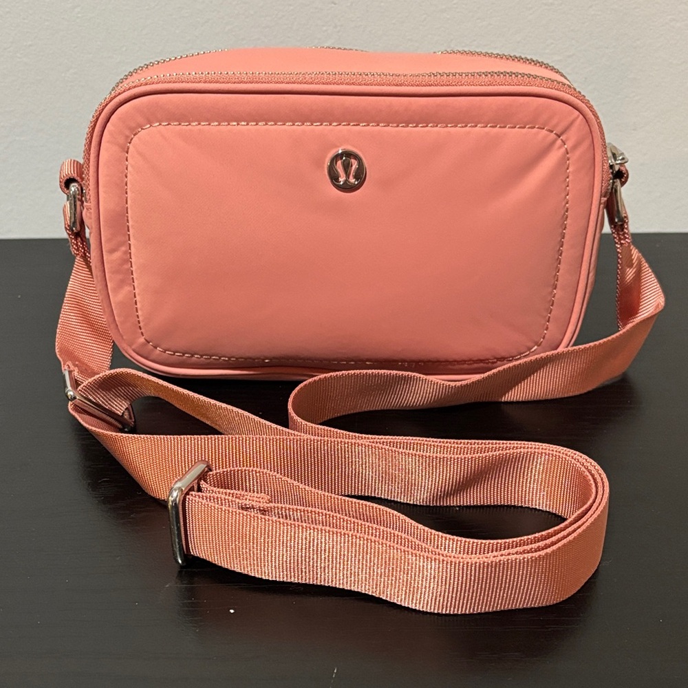 Lululemon Crossbody Camera 2L Bag Pink